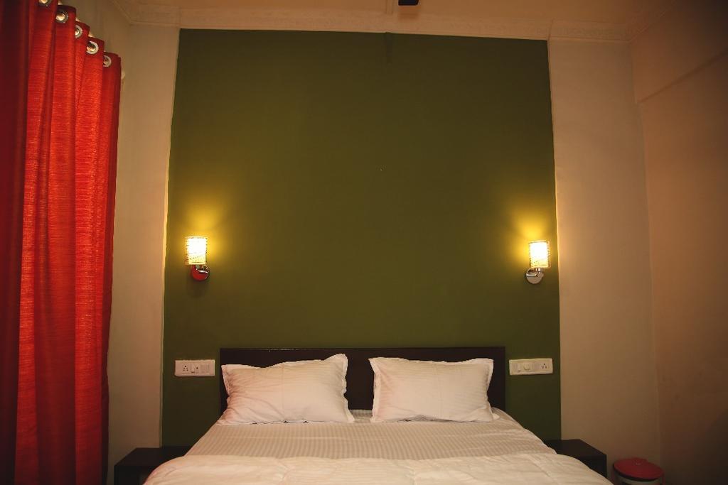 Elite Inn ロナバラ エクステリア 写真